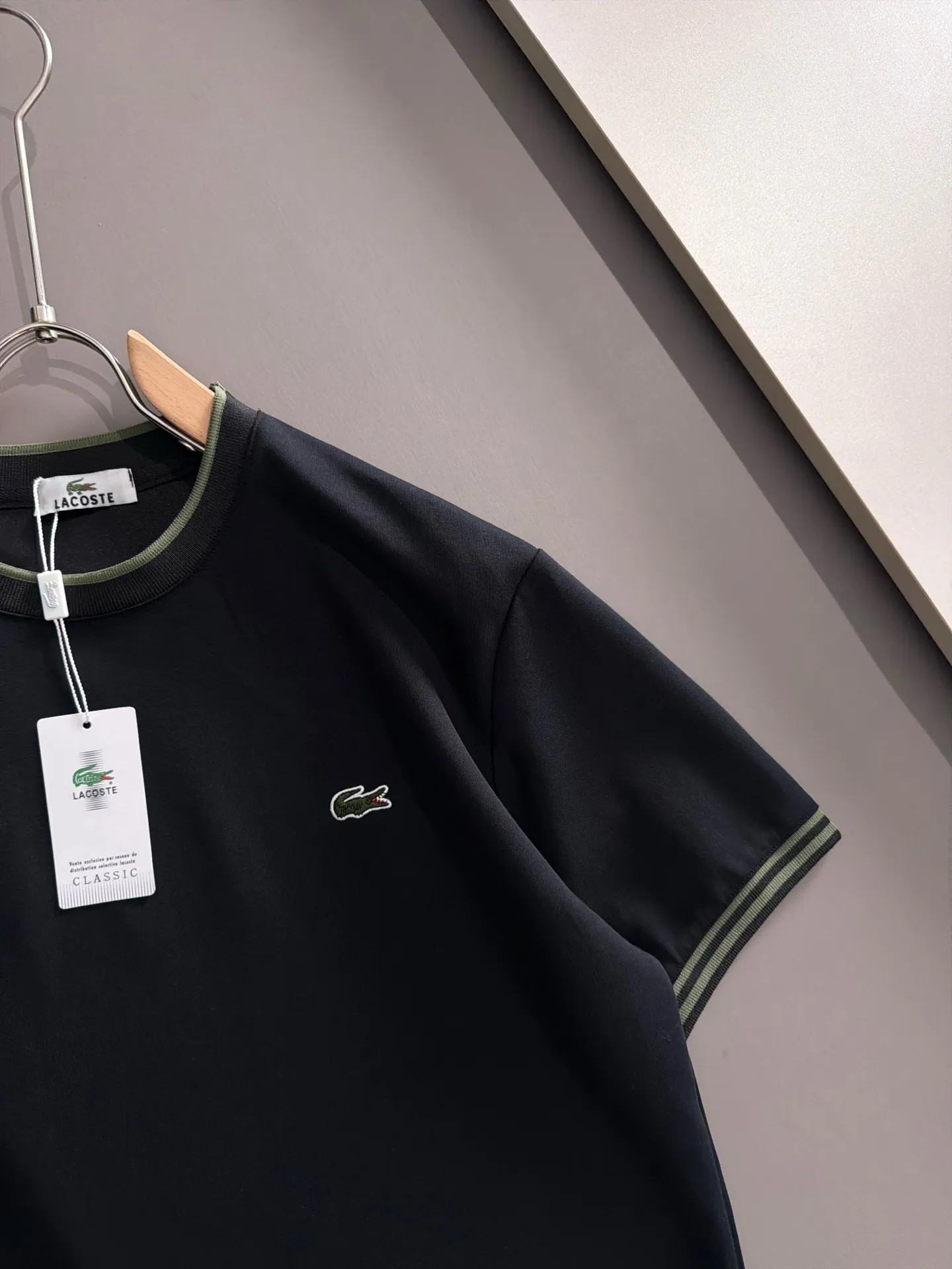 LACOSTE French crocodile 2026ss spring and summer New Arrival casual short-sleeved shorts suit, Premium version! The custom-made fabric Breathable in the counter has high comfort, impeccable details, and brand element design concept, reflecting high quality. It feels delicate and soft! It presents a casual cut and the upper body shape is great! Sizes:M-3XL